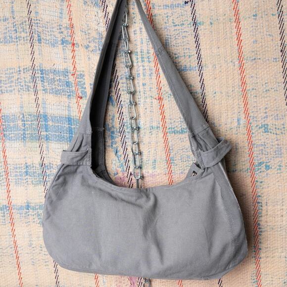 Custom upcycled carhartt shoulder bag - Picture 6 of 6